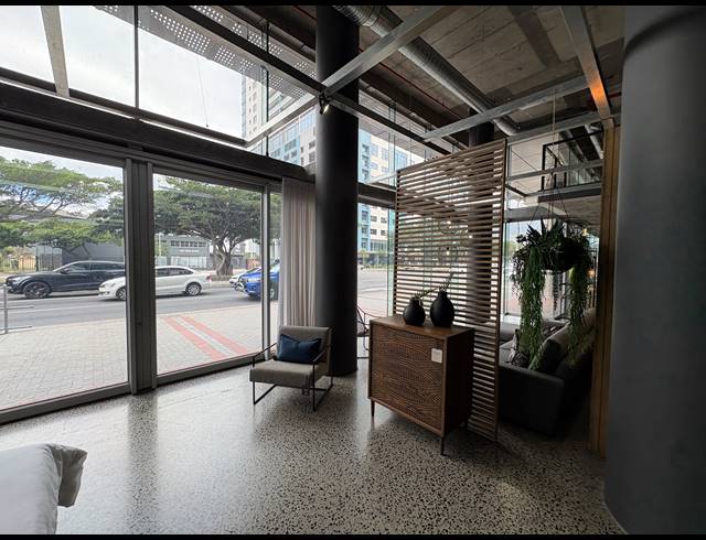 1,038M² RETAIL TO LET IN FORESHORE
